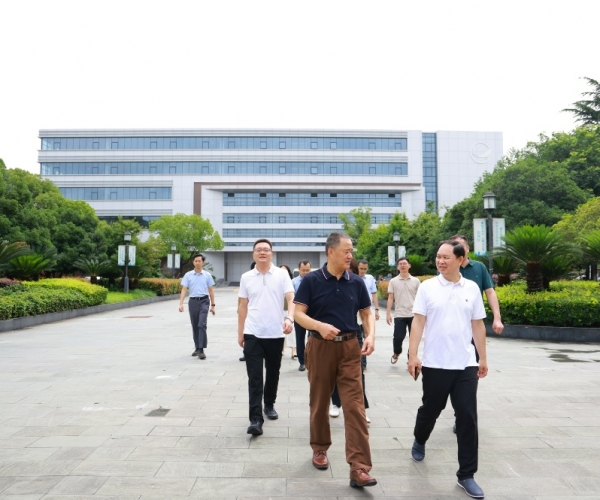 西宁市辅导赴黄冈调研J9直营集团丝绸 共商高端丝绸项目落地大计